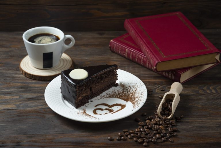 Viennese Coffee House Guide: Orders & Etiquette