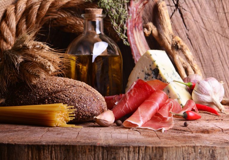 Istrian olive oil, pršut and bread
