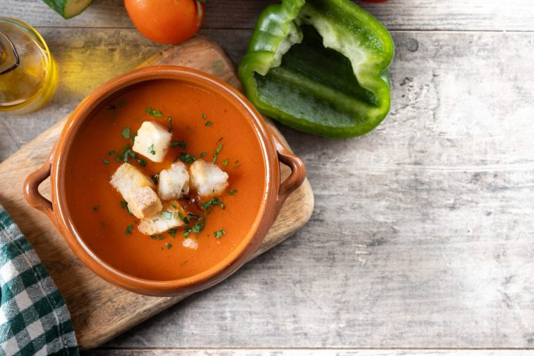 Andalusian cold tomato soup, what to eat in Seville