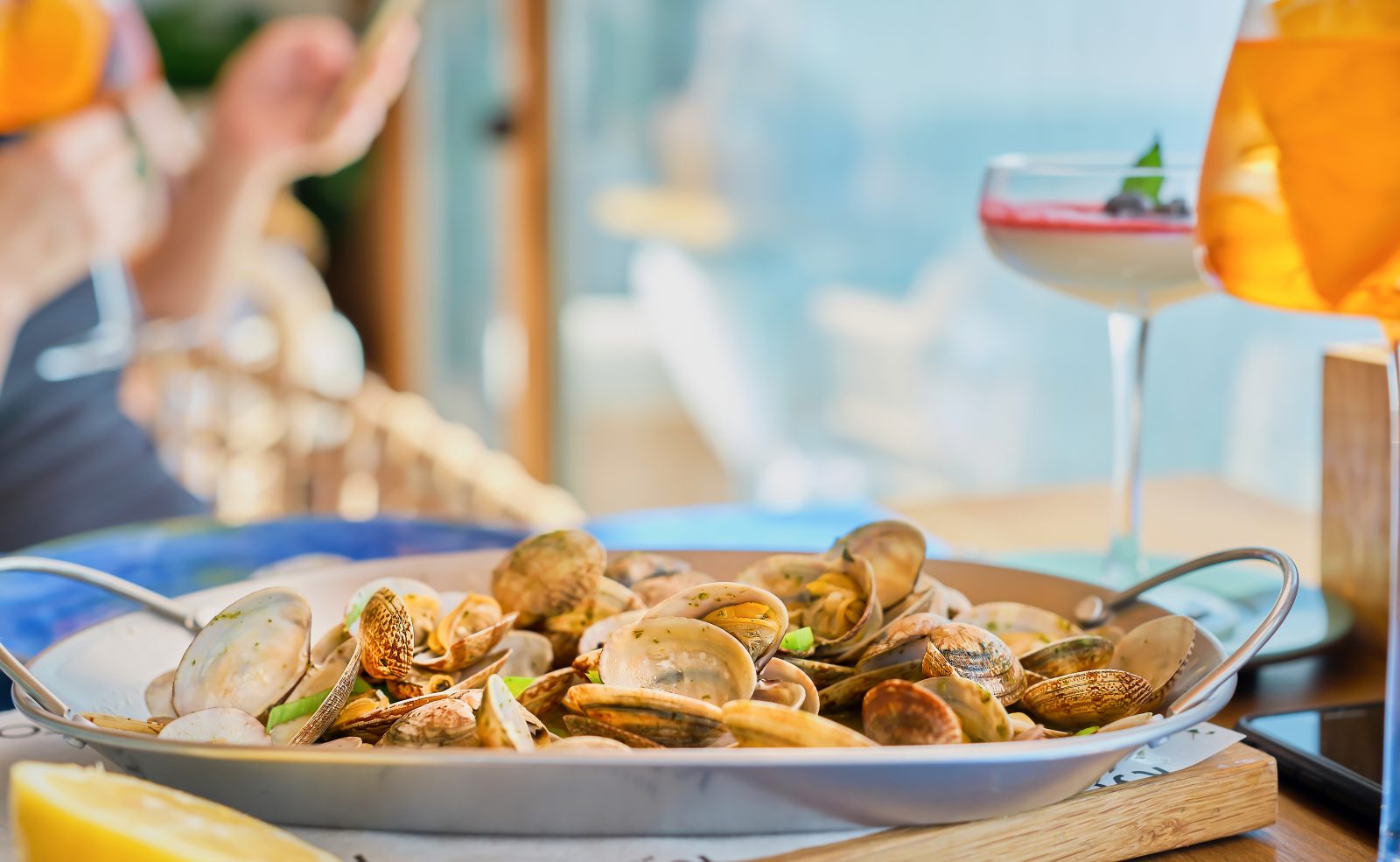 A dish of clams on a café table